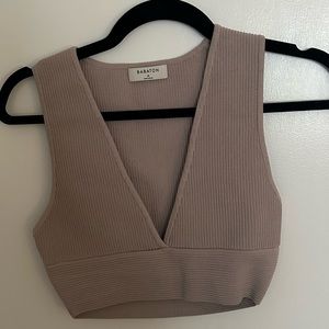 Aritzia babaton crop top